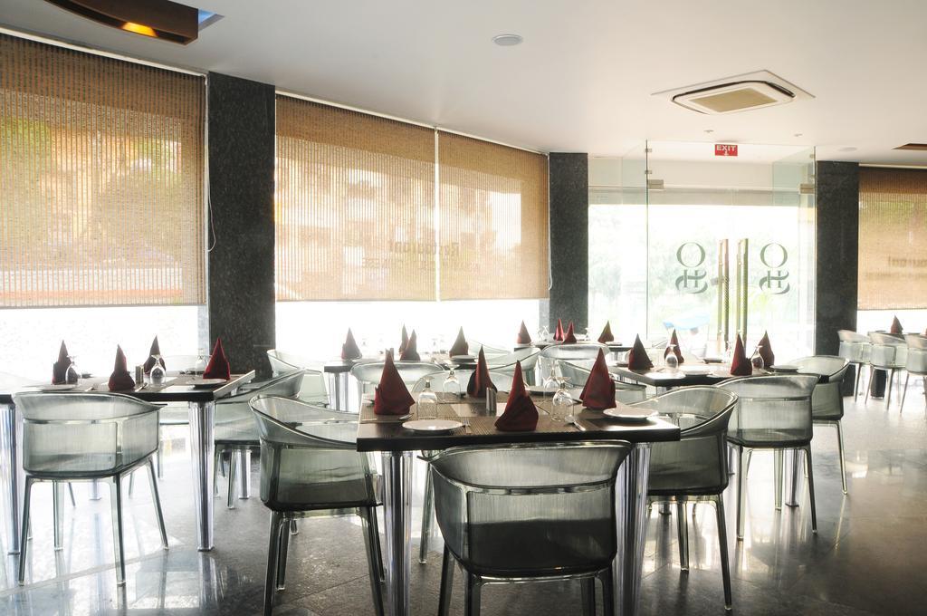 Hotel Gulnar New Delhi Bagian luar foto