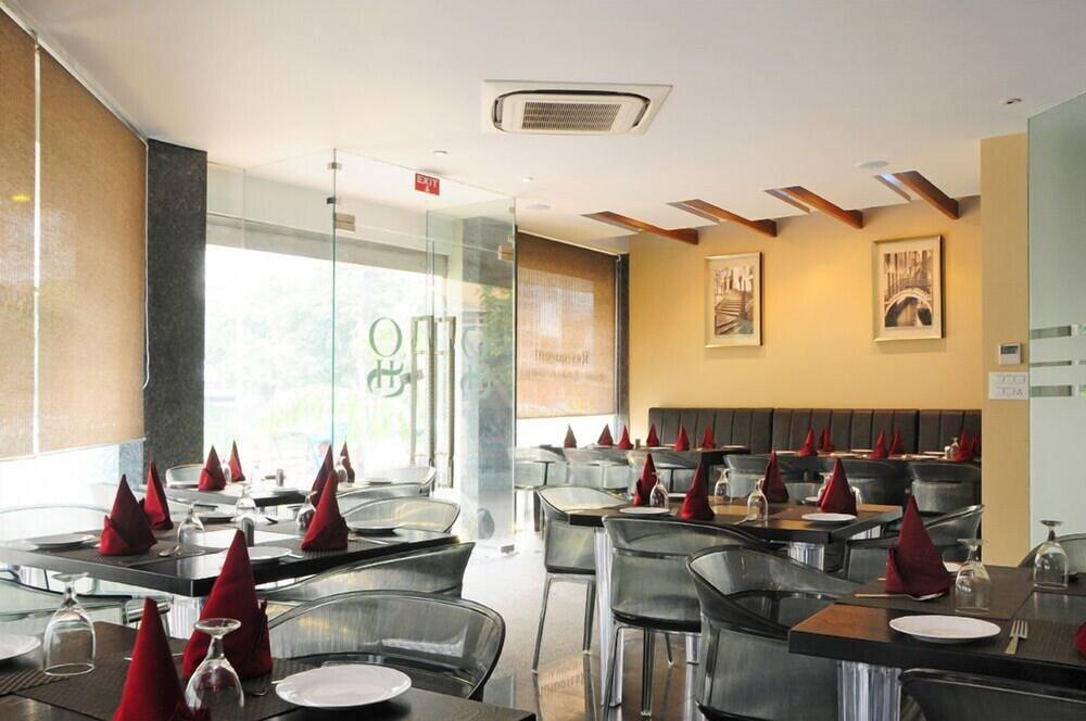 Hotel Gulnar New Delhi Bagian luar foto