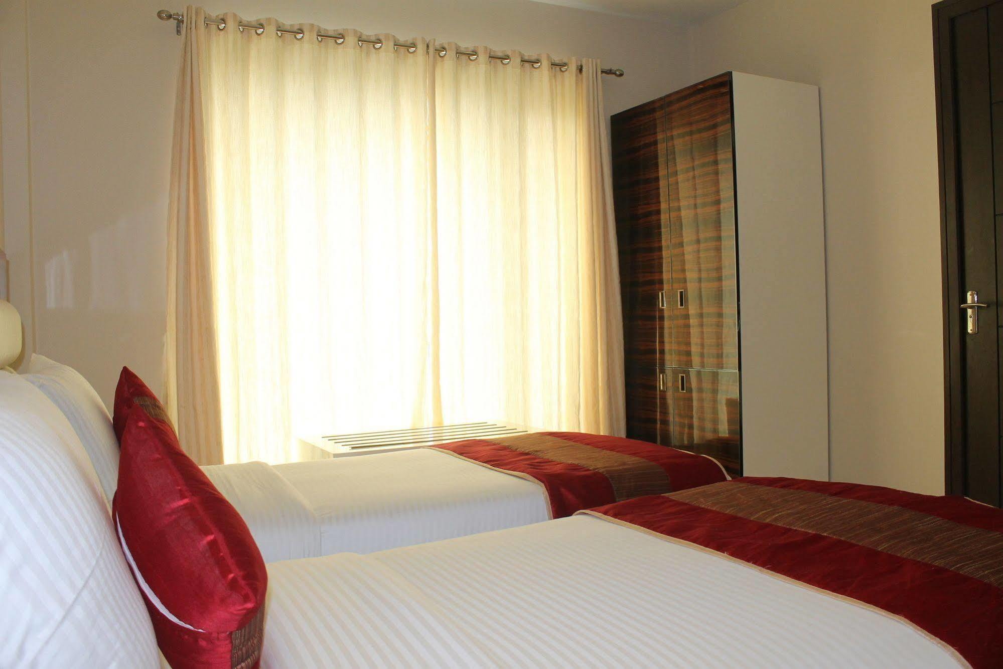 Hotel Gulnar New Delhi Ruang foto