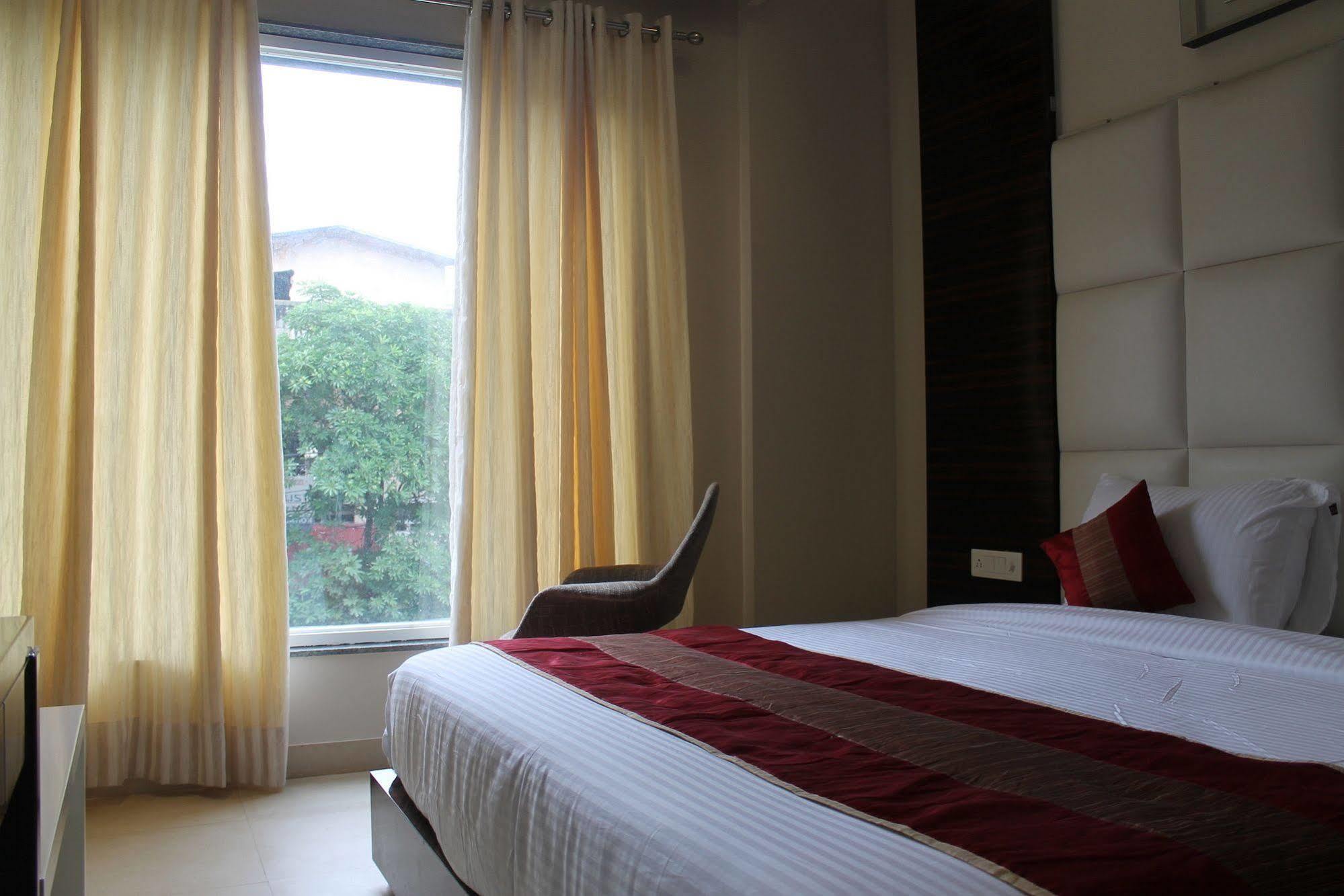 Hotel Gulnar New Delhi Ruang foto
