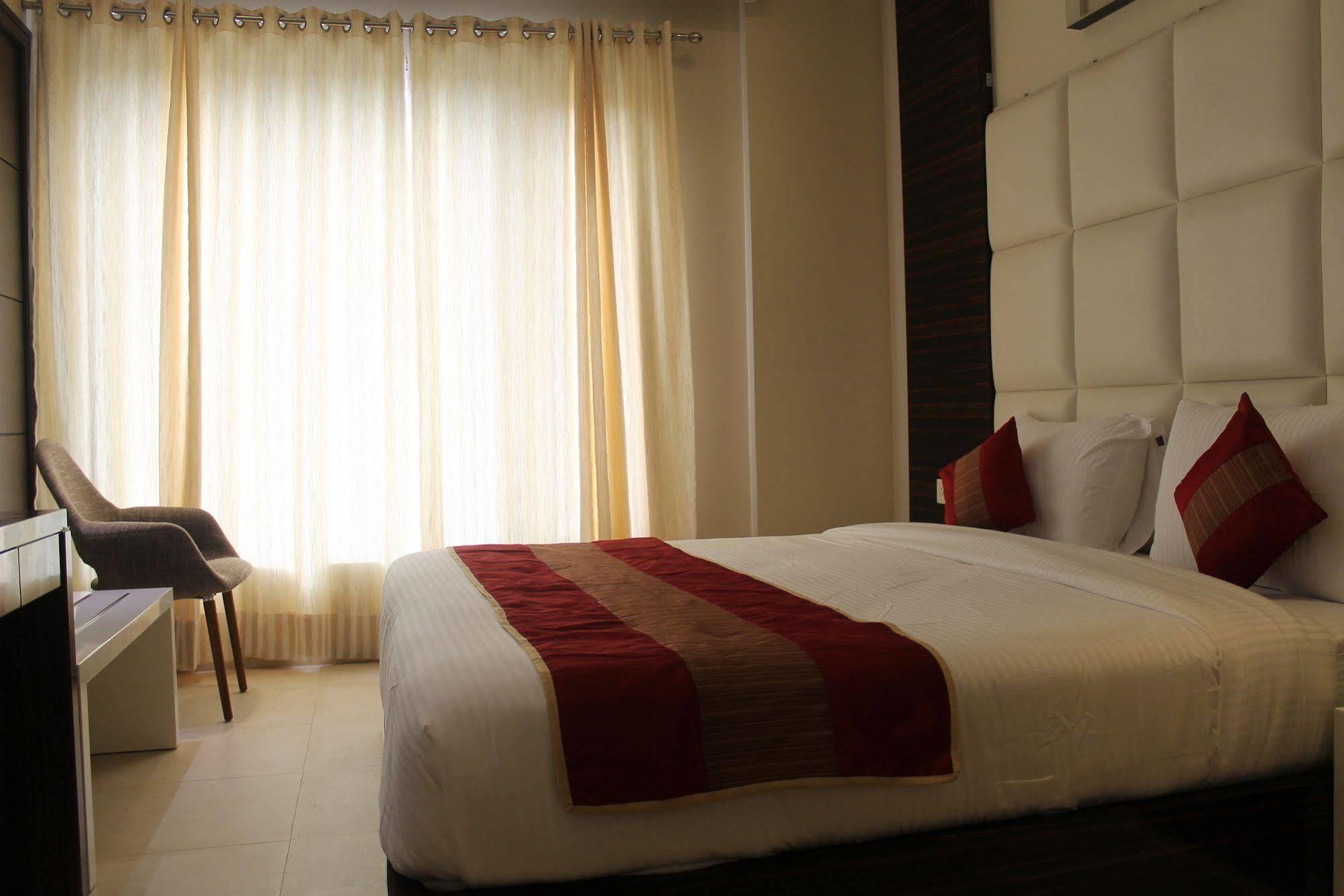 Hotel Gulnar New Delhi Ruang foto